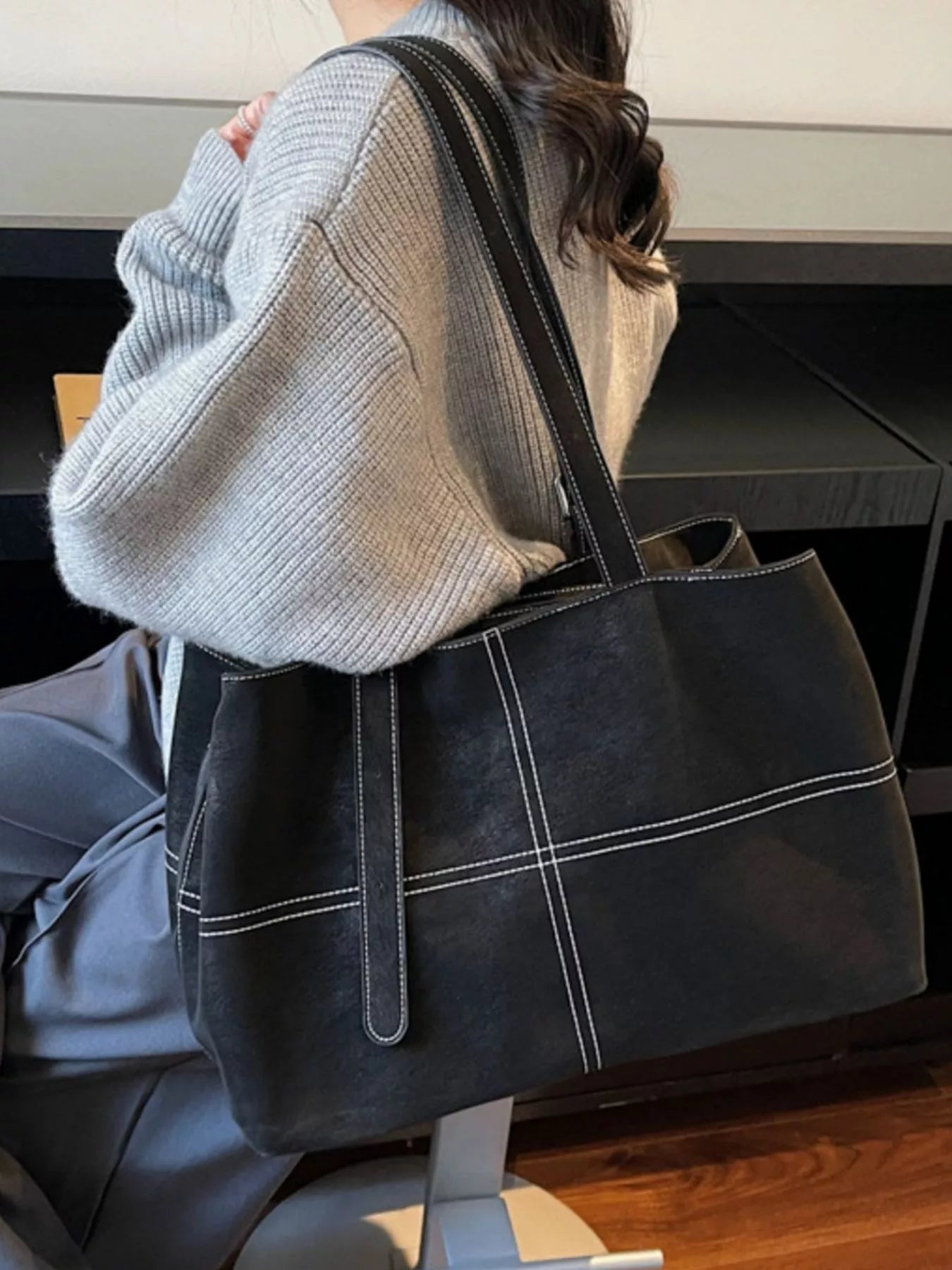 Juno - Tote Bag in elegantem Design, ideal für jeden Tag und passende Begleiterin für Frauen.