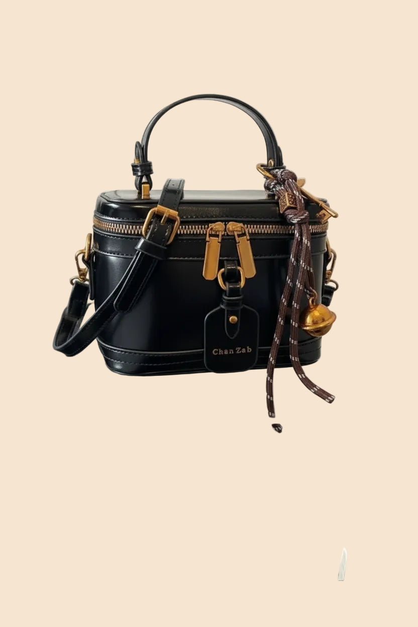 Stella - Koffertasche Mini in Schwarz mit goldenem Detail, elegantes Design für Damenmode.