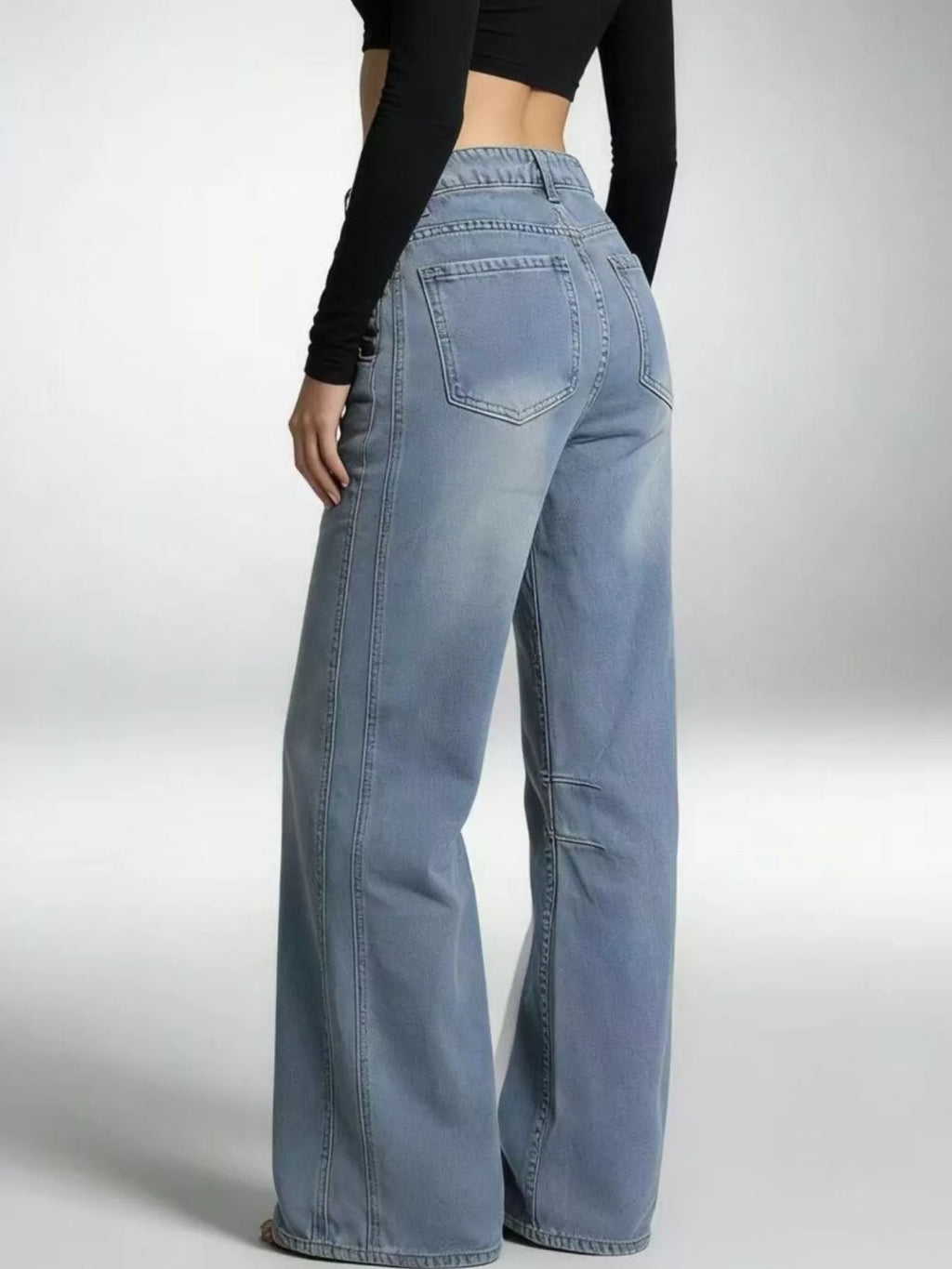 Velora Lux Jeans im angesagten Look, lässt sich mühelos vom entspannten Alltag bis zum Abend-Event stylen.