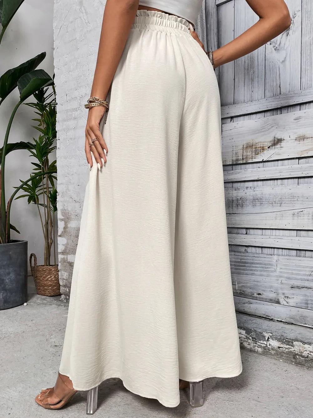 Leichte und bequeme Hose für Alltag, Urlaub oder Sommer-Outfits – ideal kombinierbar mit Crop-Tops, Blusen oder Sandalen für einen entspannten Look. 🤍👖