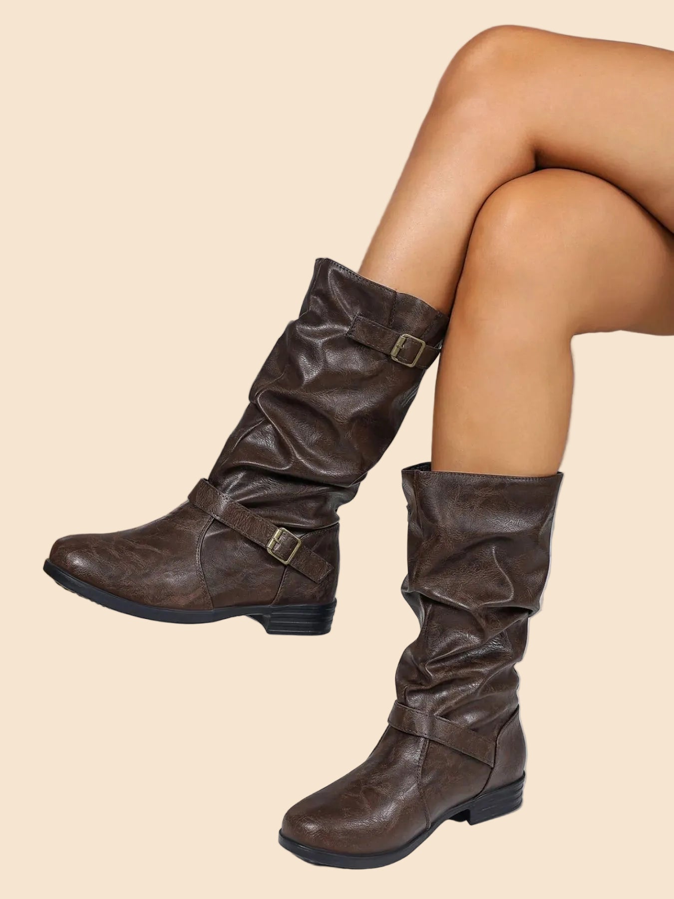 Amalia - Boots in braun mit Schnallen-Details und rundem Zehenbereich, perfekt für rustikalen Chic.