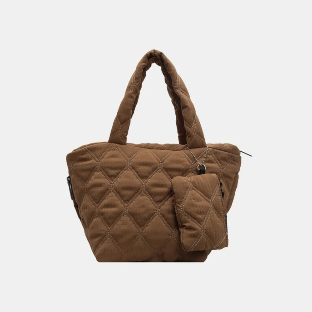 Braune gesteppte Handtasche mit gepolsterten Griffen und kleiner abnehmbarer Mini-Tasche als Anhänger