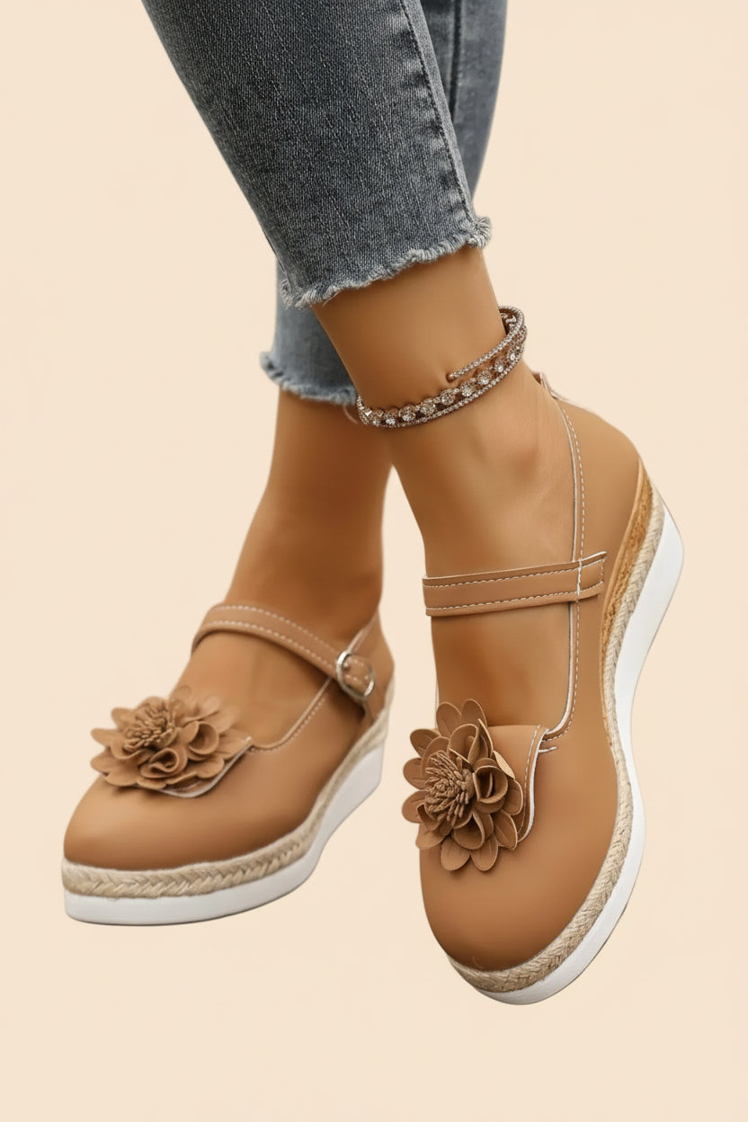 Mary Jane - Loafers mit Blumen-Applikationen und Plateausohle, eleganter Look für jeden Anlass.