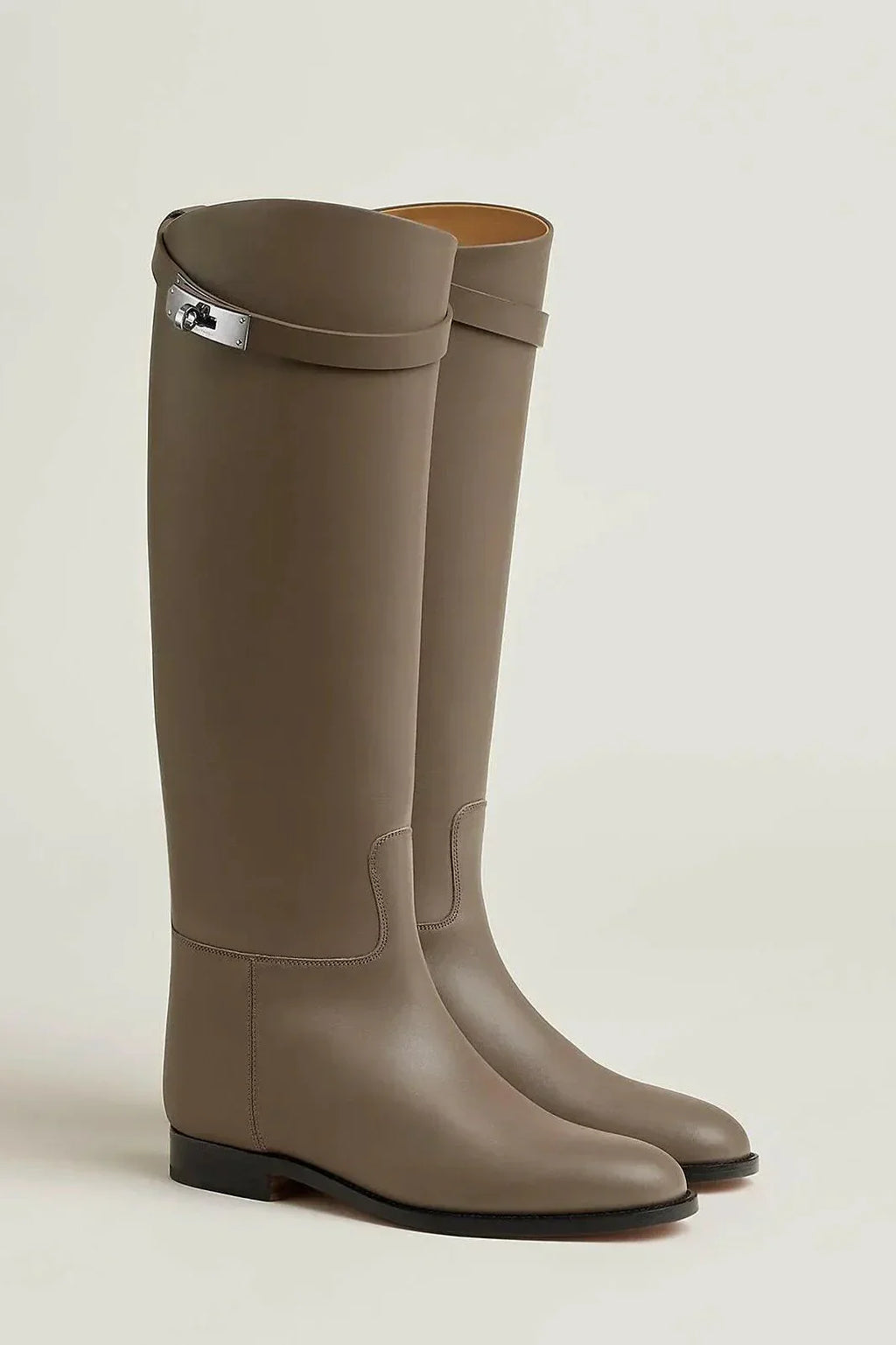 Elegante beiģe Stiefel in Reitoptik mit silber detail