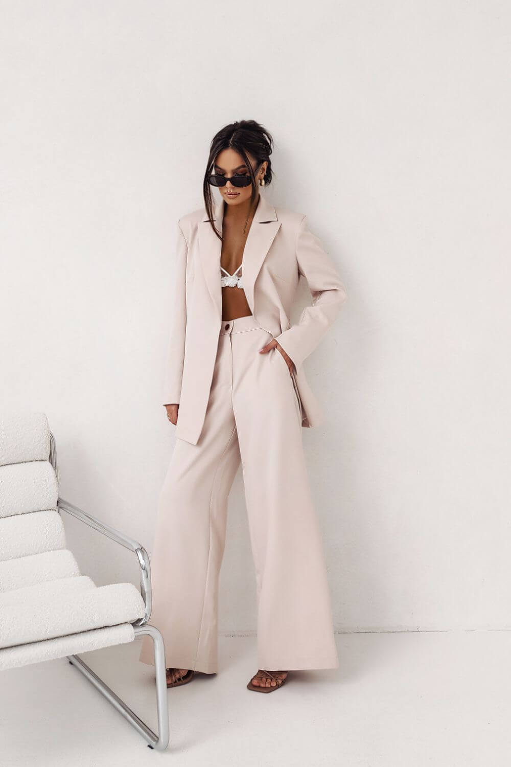 Damen Set in Beige – Zweiteiler aus weiter Hose und Top im minimalistischen Stil