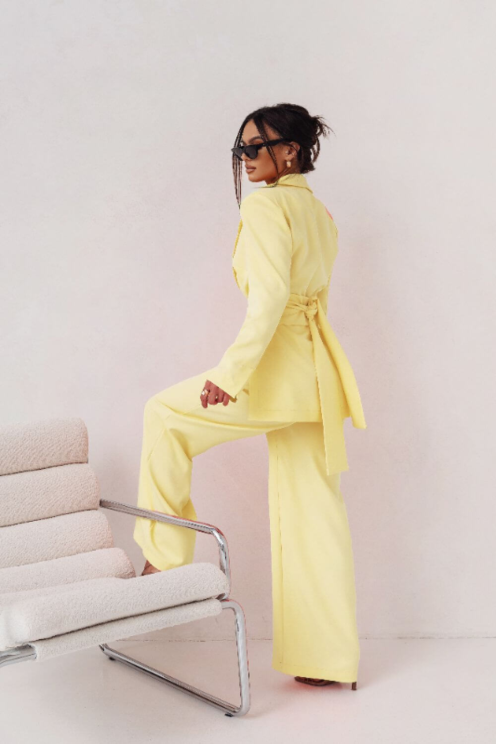 Modernes Hosen-Set in Pastellgelb – Zweiteiliges Outfit für Damen – Veloralux
