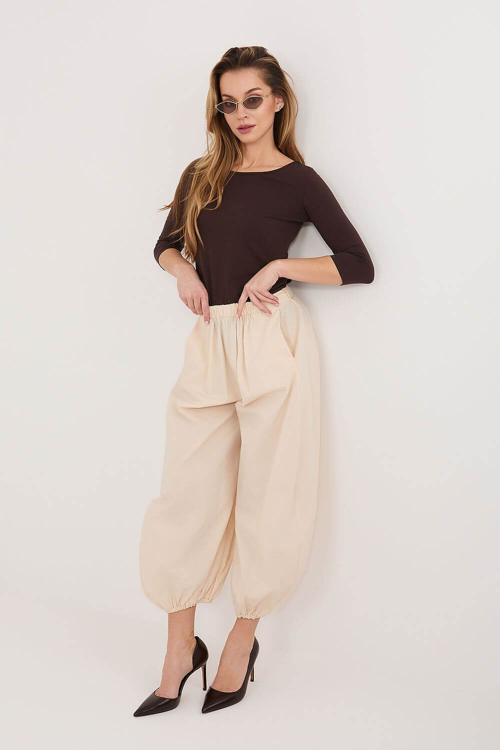 Helle cremefarbene Pluderhose Damen für Freizeit und Urlaub – Velora Lux Shop