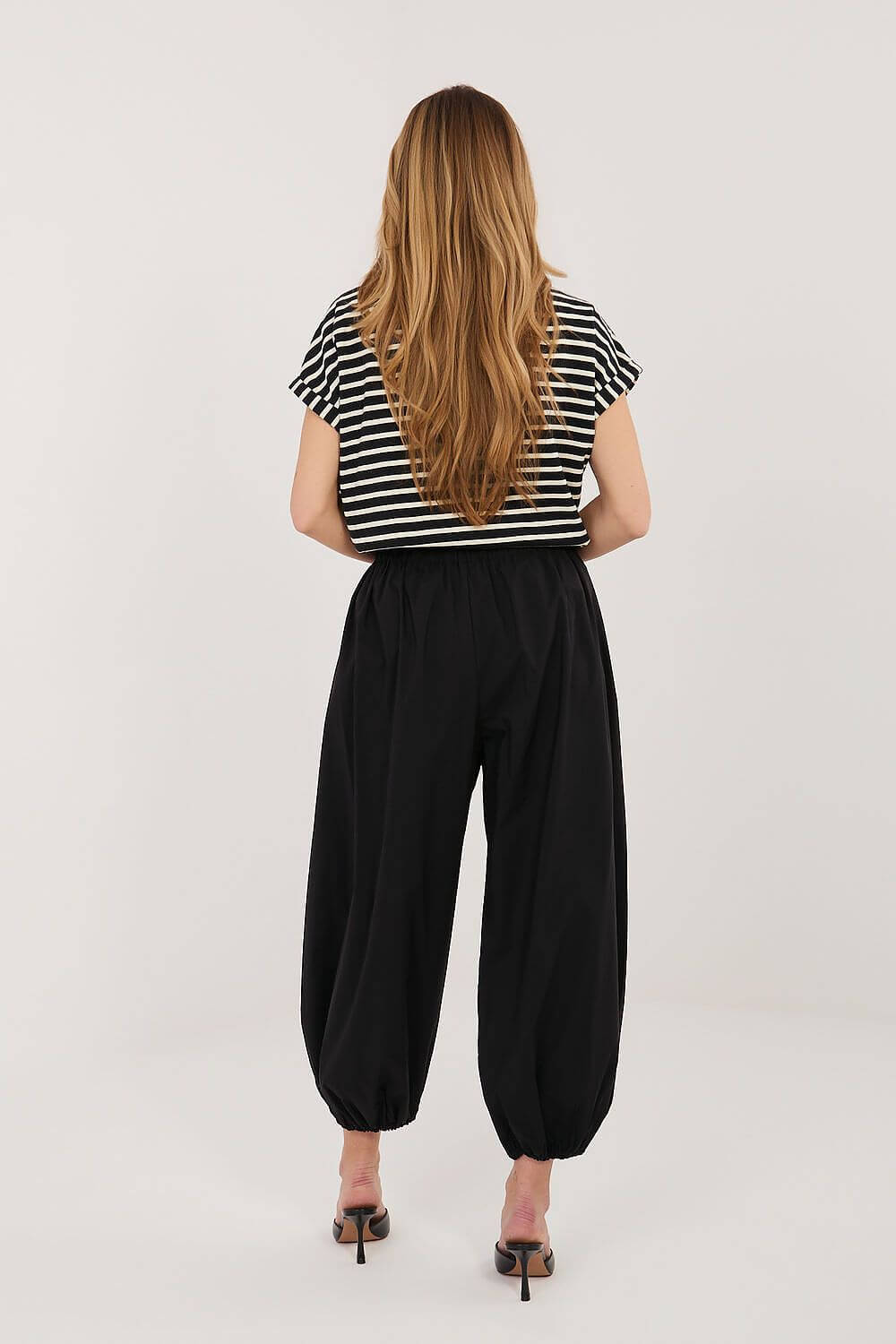 Weite schwarze Stoffhose mit schmalem Beinabschluss – Velora Lux Mode