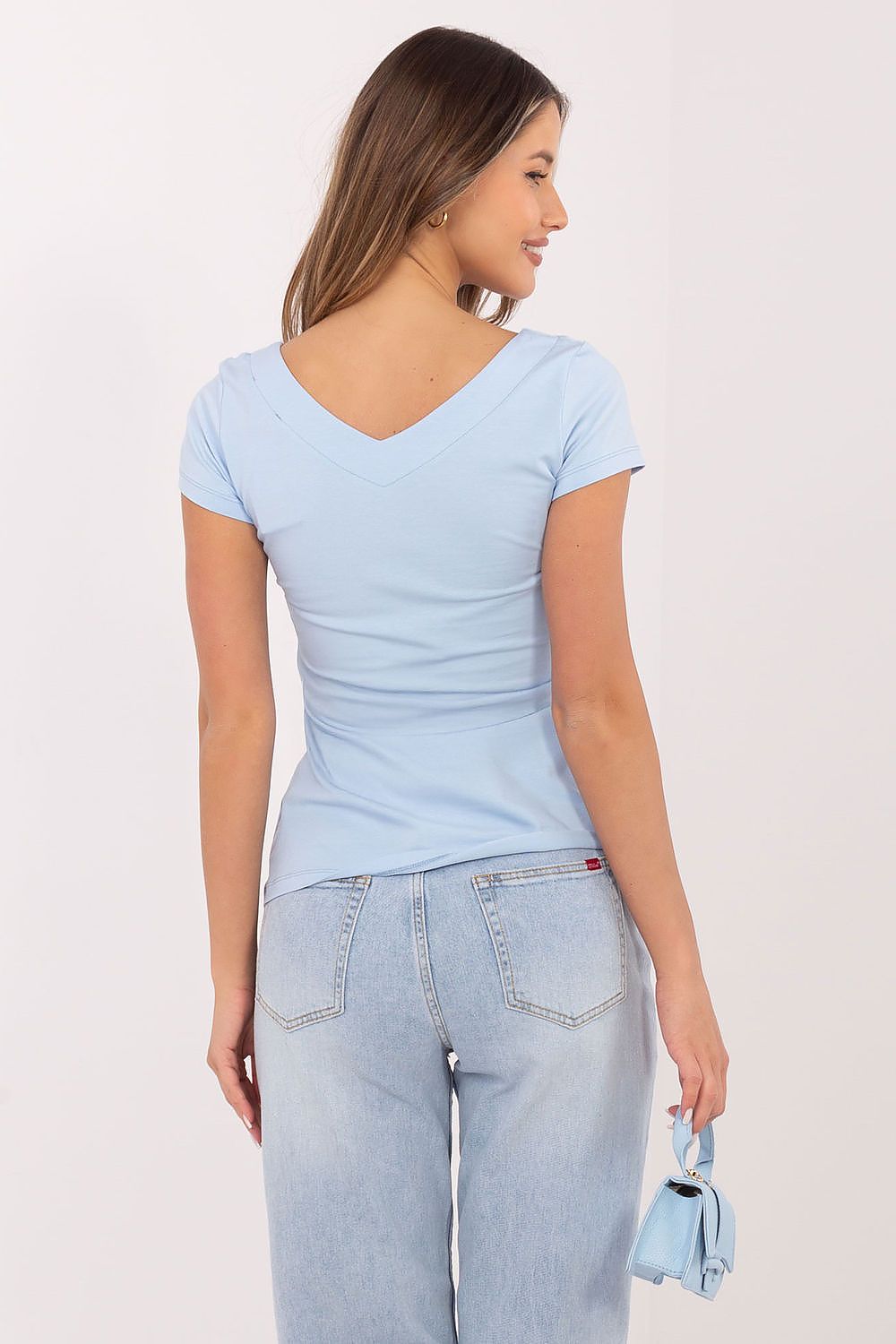 Rückenansicht Damen T-Shirt in Hellblau mit V-Ausschnitt von Rue Paris bei Velora Lux