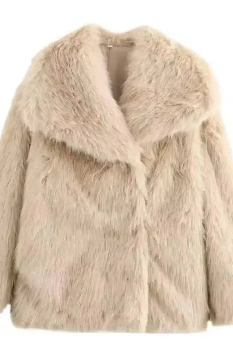 Velora Lux – Stilvoller Kunstpelzjacke kurz geschnitten in beige, hochwertiges Fake-Fur Design mit großem Revers für kalte Tage