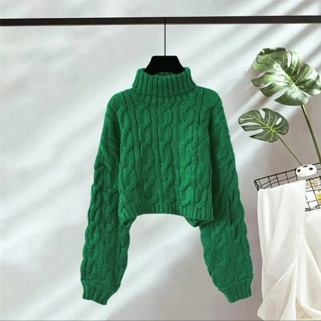 Grüner Zopfstrickpullover kurz geschnitten – Stilvoller Damenpullover aus weichem Strick für kalte Tage – Velora Lux