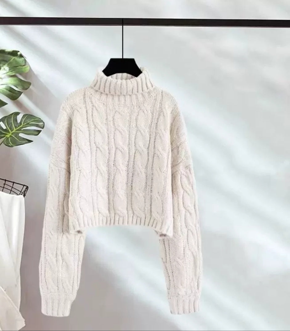 Beiger Kurz-Strickpullover mit klassischem Zopfmuster – Gemütlicher Herbst/Frühlingslook mit weitem Ärmel und Stehkragen – Velora Lux 