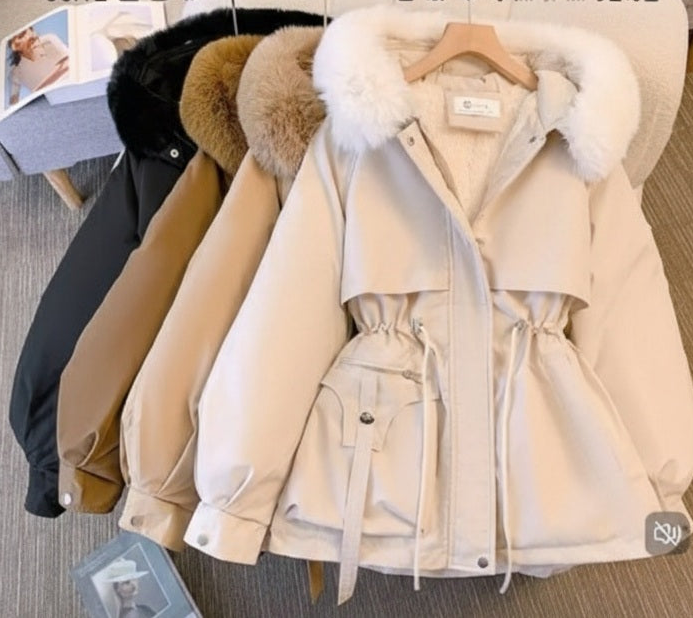 Damen Winterjacken Farbauswahl – Parker in Beige, Camel und Schwarz mit flauschigem Fellkragen und Kordelzug – Velora Lux 